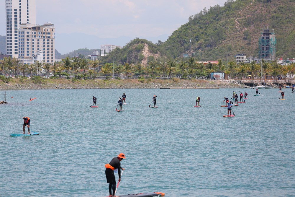 Thu hút du khách tới Nha Trang qua Giải Đua thuyền buồm và Giải Ván chèo đứng - ảnh 3