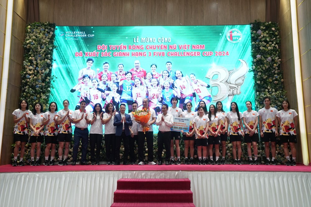 Đoạt HCĐ FIVB Challenger Cup 2024, Bóng chuyền nữ Việt Nam được thưởng lớn - ảnh 2