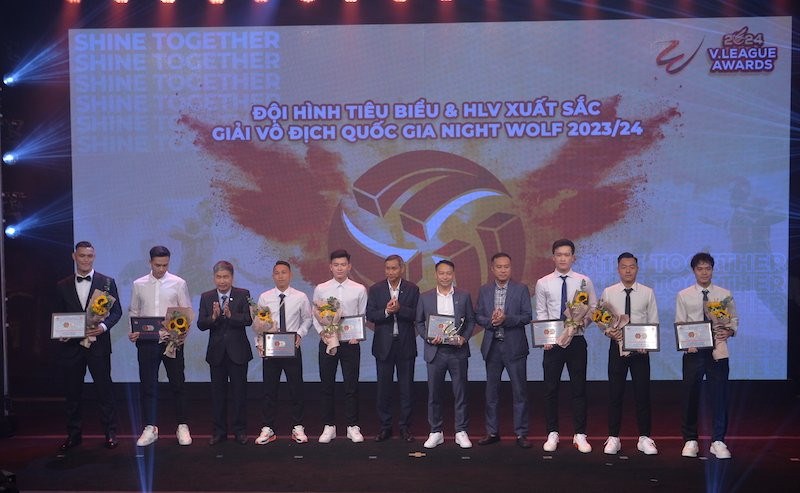 Tân vương Nam Định bội thu danh hiệu tại V.League Awards 2024 - ảnh 3