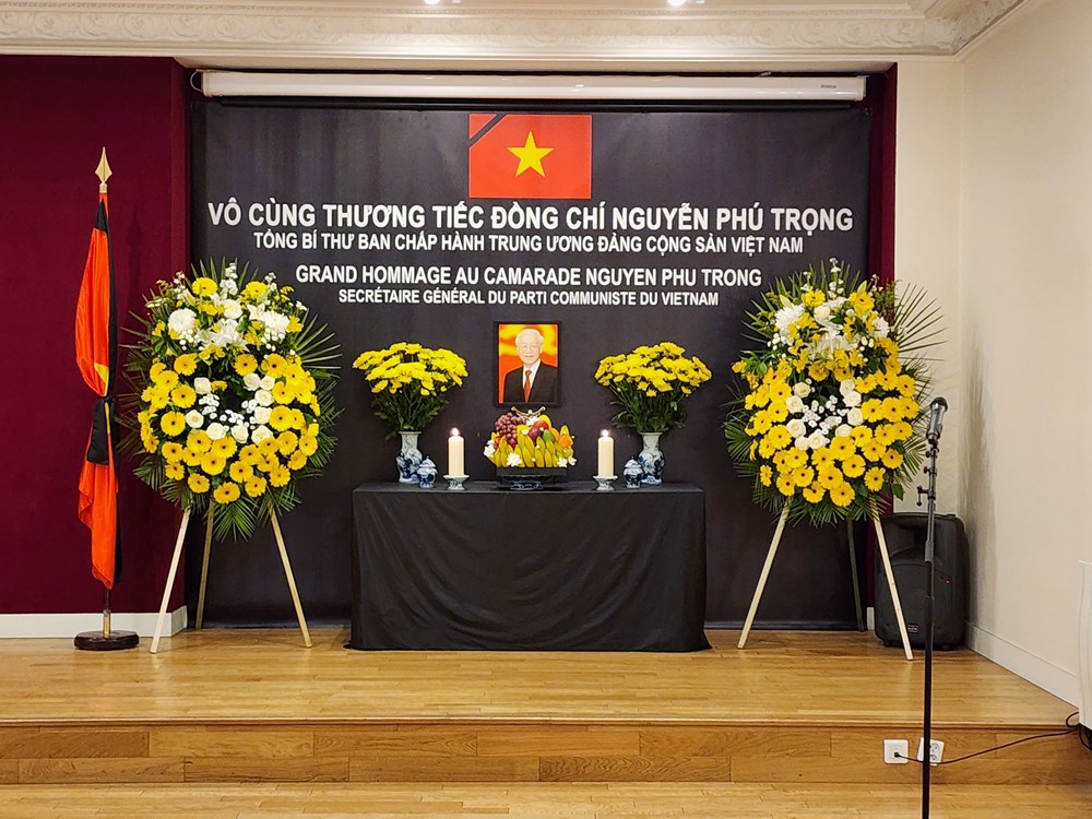 Xúc động Lễ viếng Tổng Bí thư Nguyễn Phú Trọng tại Pháp - ảnh 2