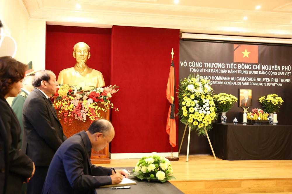 Xúc động Lễ viếng Tổng Bí thư Nguyễn Phú Trọng tại Pháp - ảnh 5