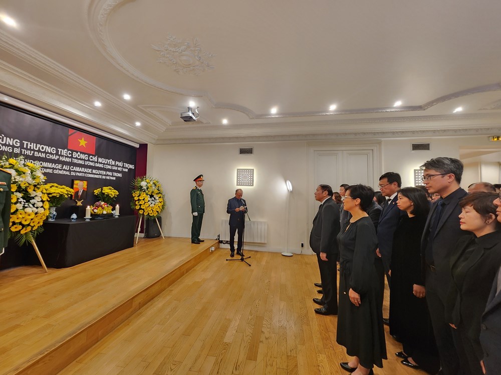 Xúc động Lễ viếng Tổng Bí thư Nguyễn Phú Trọng tại Pháp - ảnh 6