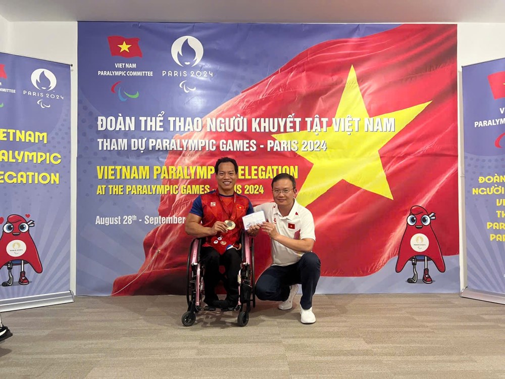 Thưởng nóng đô cử Lê Văn Công với HCĐ Paralympic - ảnh 1