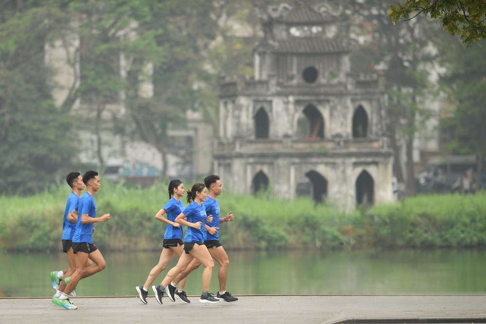 Standard Chartered Marathon Di sản Hà Nội 2024 thu hút hơn 18.000 VĐV - ảnh 1