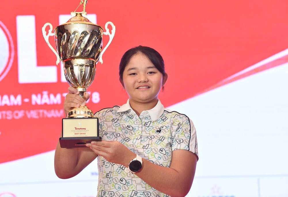 Nữ golfer 12 tuổi đầu tiên vô địch Tiền Phong Golf Championship 2024 - ảnh 1