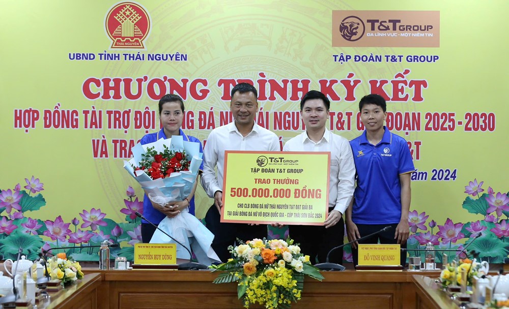 Tập đoàn T&T Group thưởng 560 triệu đồng cho CLB bóng đá nữ Thái Nguyên T&T