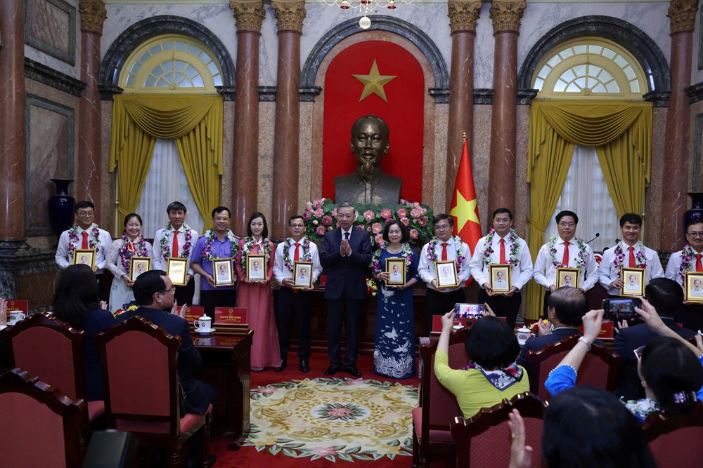 NSND Xuân Bắc là 1 trong 150 điển hình được tuyên dương  trong Phong trào thi đua“tham mưu giỏi, phục vụ tốt” - ảnh 1