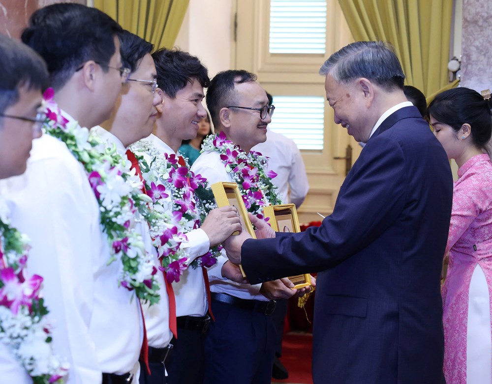 NSND Xuân Bắc là 1 trong 150 điển hình được tuyên dương  trong Phong trào thi đua“tham mưu giỏi, phục vụ tốt” - ảnh 2