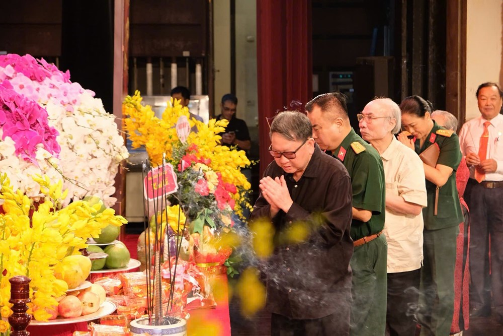 Nghệ sĩ sân khấu tưởng nhớ tổ nghề, hướng về đồng bào bị ảnh hưởng bão lũ - ảnh 6