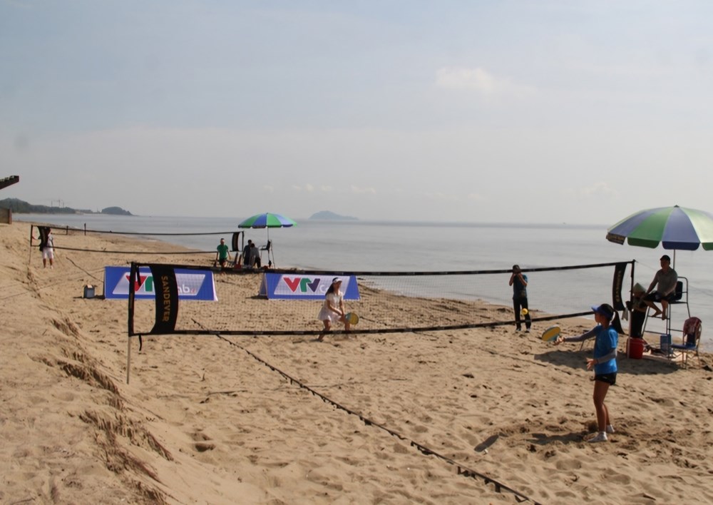 Giải Quần vợt bãi biển Vô địch Quốc gia Cúp VTV8 2024 diễn ra tại Sầm Sơn - ảnh 1