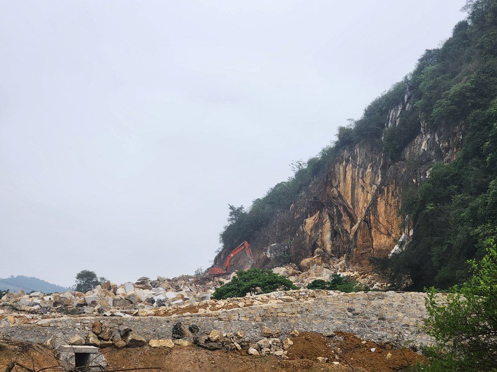 Phát hiện hang động mới có nước ngầm, thạch nhũ siêu đẹp ở Thanh Hóa - ảnh 5