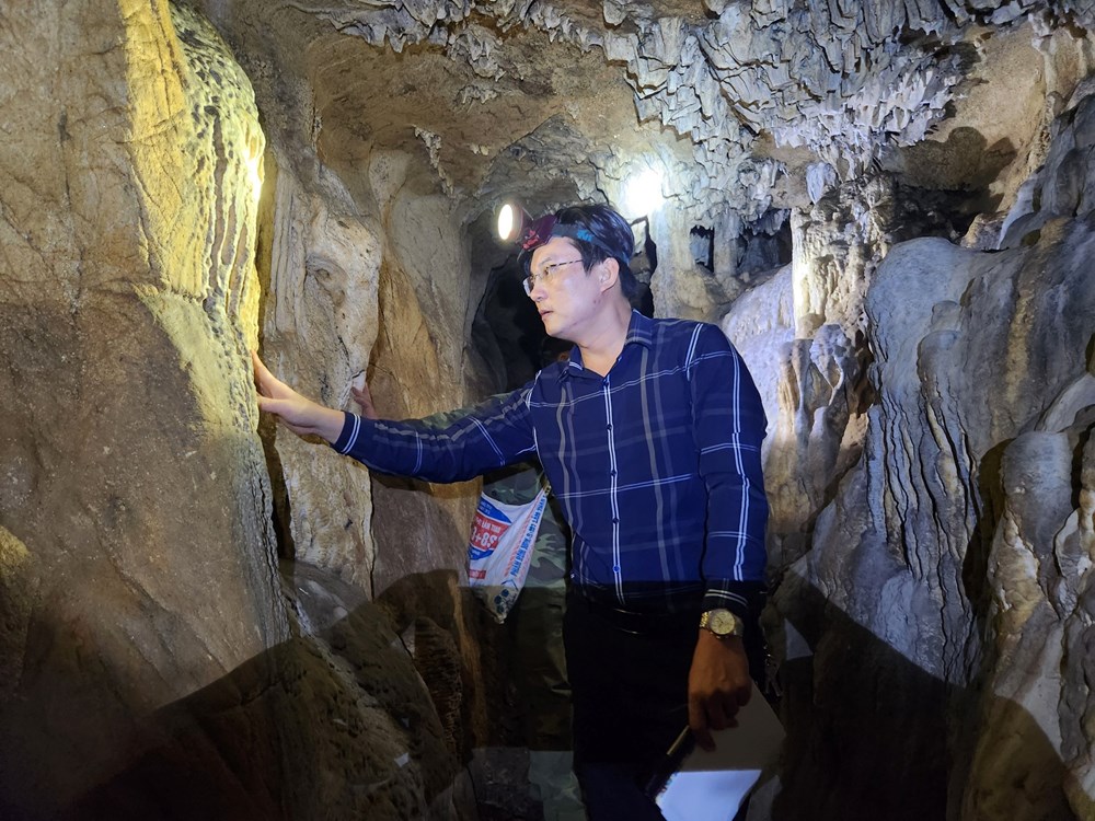 Phát hiện hang động mới có nước ngầm, thạch nhũ siêu đẹp ở Thanh Hóa - ảnh 2