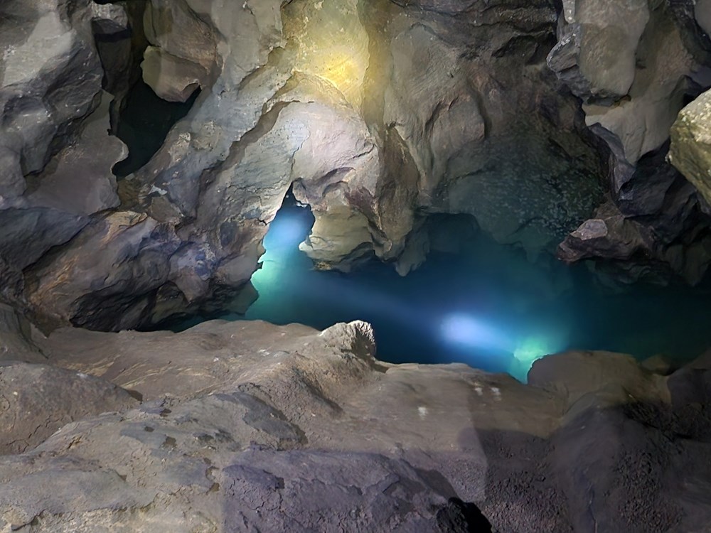 Phát hiện hang động mới có nước ngầm, thạch nhũ siêu đẹp ở Thanh Hóa - ảnh 3