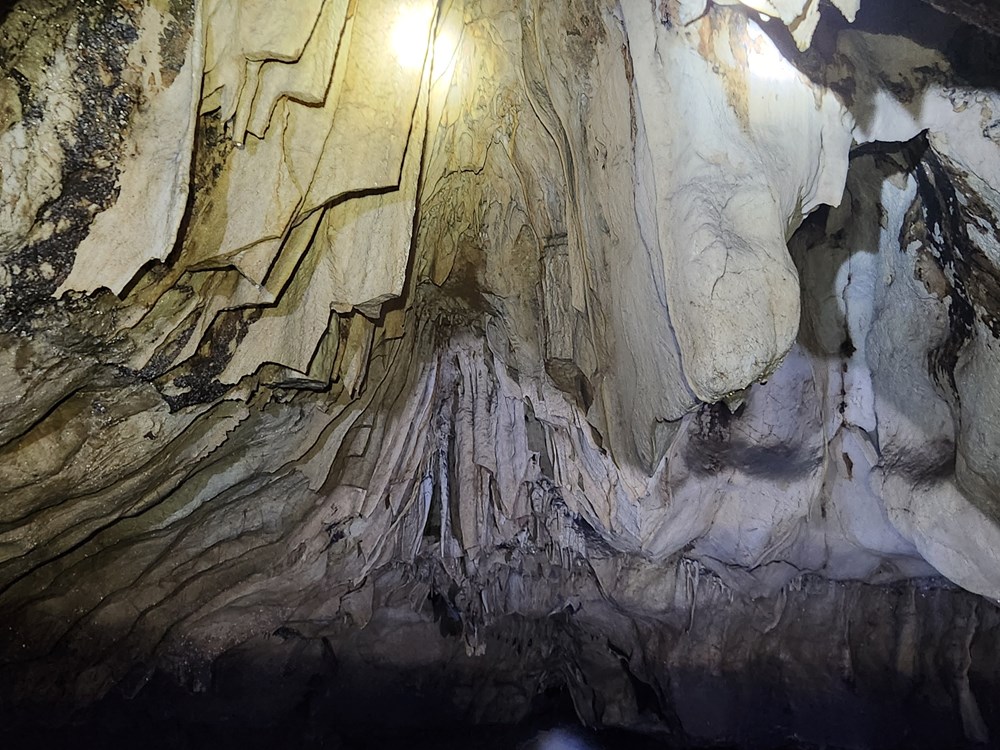 Khám phá hang động mới được phát hiện ở Thanh Hóa  - ảnh 2