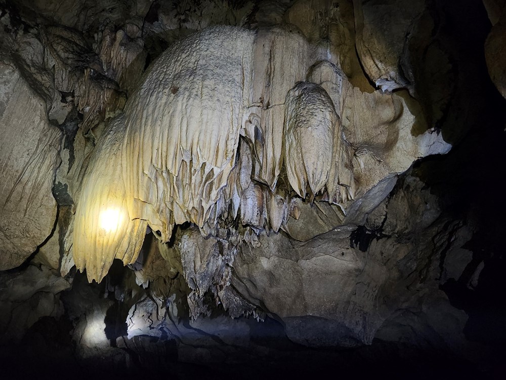 Khám phá hang động mới được phát hiện ở Thanh Hóa  - ảnh 1