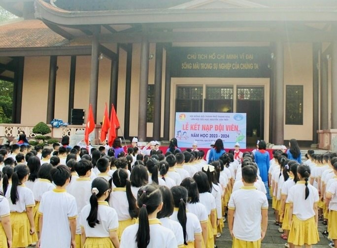 Lãnh đạo tỉnh Thanh Hóa dâng hương, dâng hoa tưởng niệm Chủ tịch Hồ Chí Minh - ảnh 4
