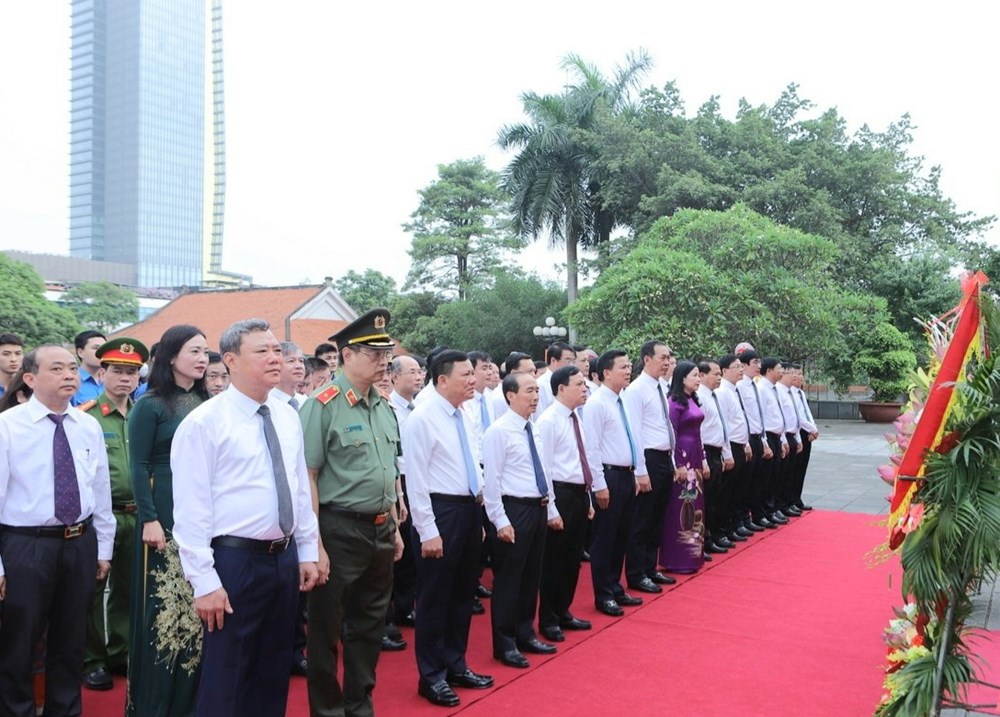 Lãnh đạo tỉnh Thanh Hóa dâng hương, dâng hoa tưởng niệm Chủ tịch Hồ Chí Minh - ảnh 1