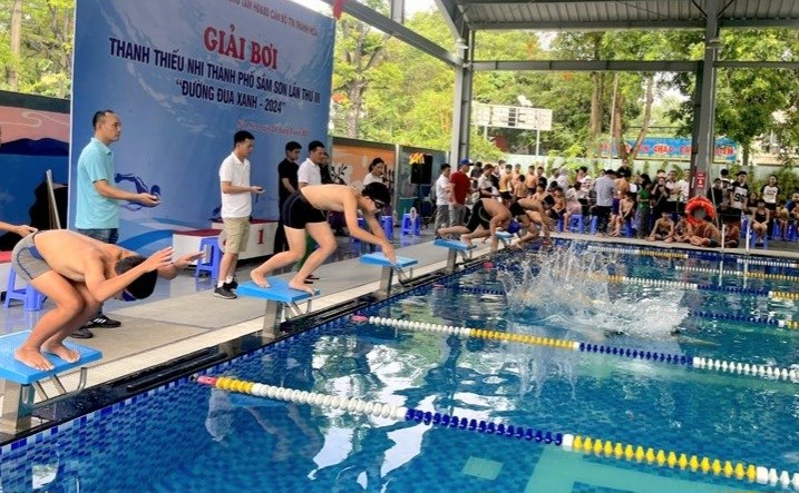 Hơn 1000 người tham gia Ngày Olympic trẻ em và phát động toàn dân tập luyện môn bơi phòng, chống đuối nước - ảnh 1