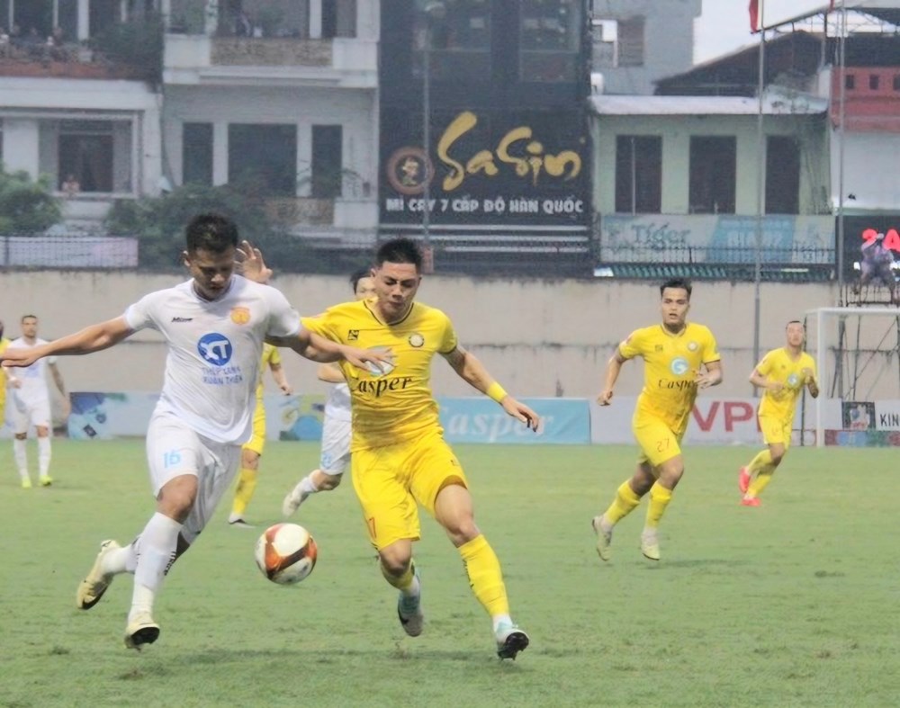 Rafaelson lập kỷ lục V-League với 5 bàn, giúp Nam Định tiến gần đến chức vô địch - ảnh 2