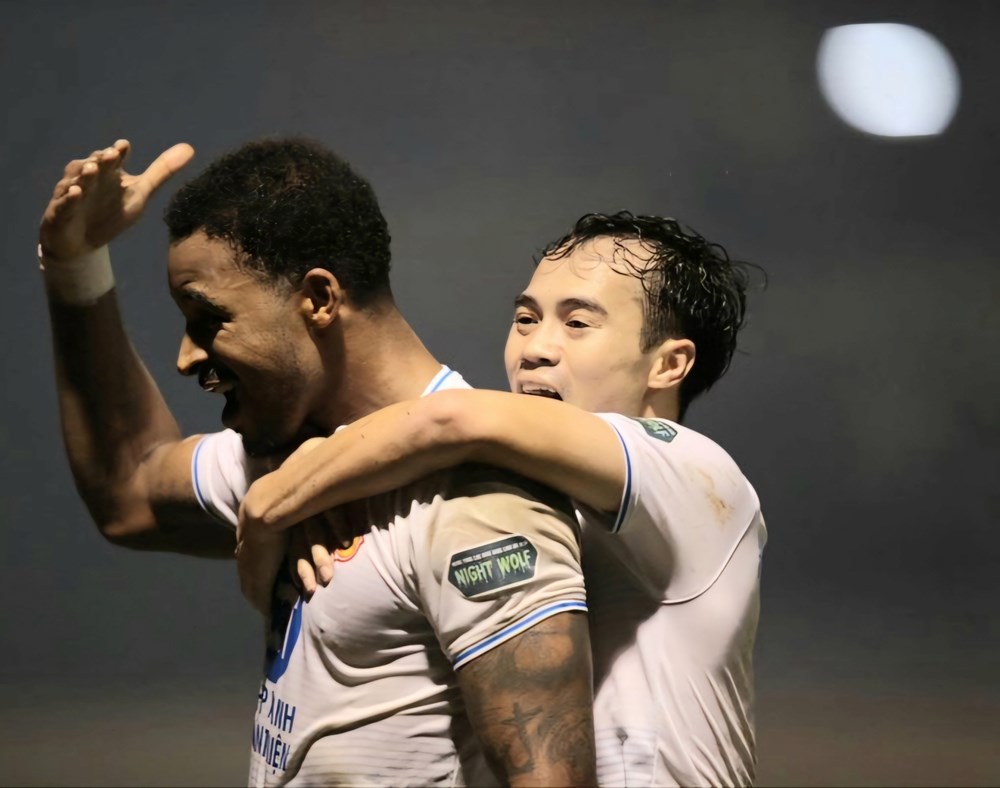 Rafaelson lập kỷ lục V-League với 5 bàn, giúp Nam Định tiến gần đến chức vô địch - ảnh 1