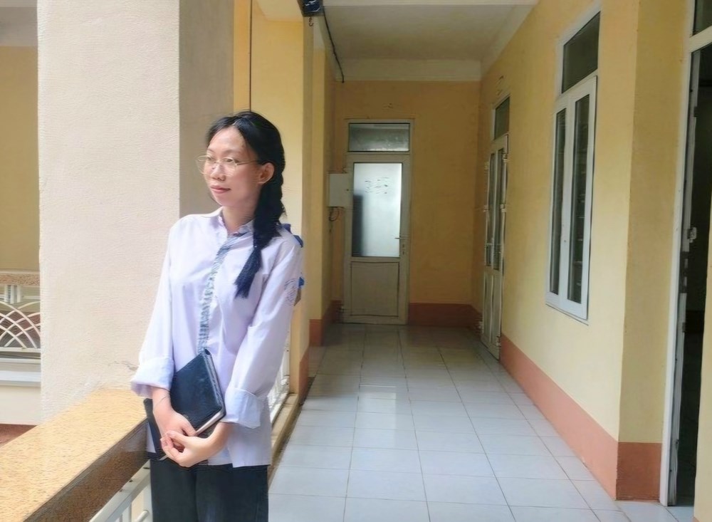 Vượt hoàn cảnh khó khăn, nữ sinh xứ Thanh trở thành thủ khoa khối C toàn quốc - ảnh 1