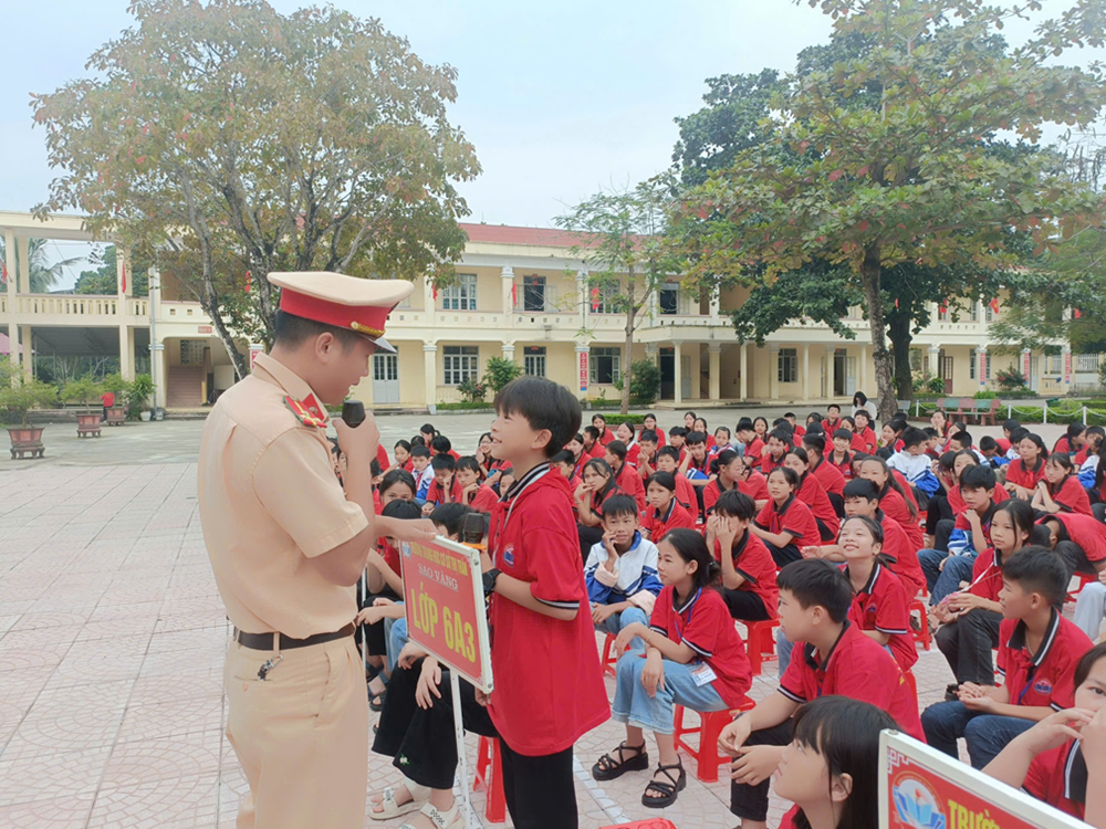 Hơn 70.000 giáo viên, học sinh được tuyên truyền pháp luật về trật tự an toàn giao thông - ảnh 1