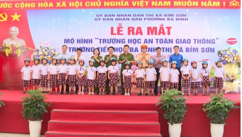 Hơn 70.000 giáo viên, học sinh được tuyên truyền pháp luật về trật tự an toàn giao thông - ảnh 2