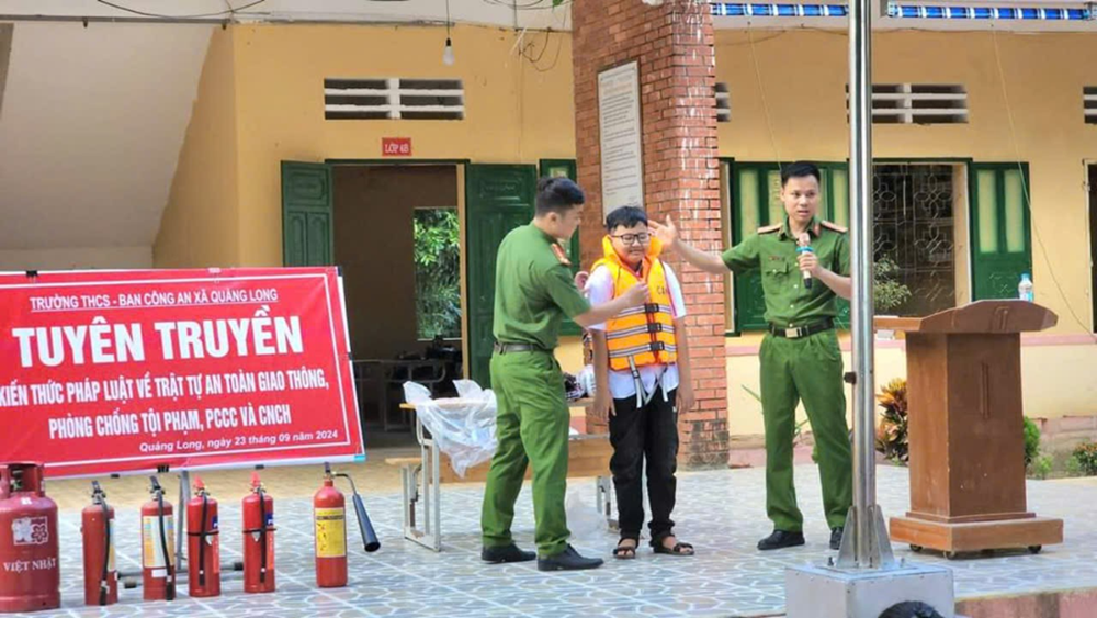 Hơn 70.000 giáo viên, học sinh được tuyên truyền pháp luật về trật tự an toàn giao thông - ảnh 4