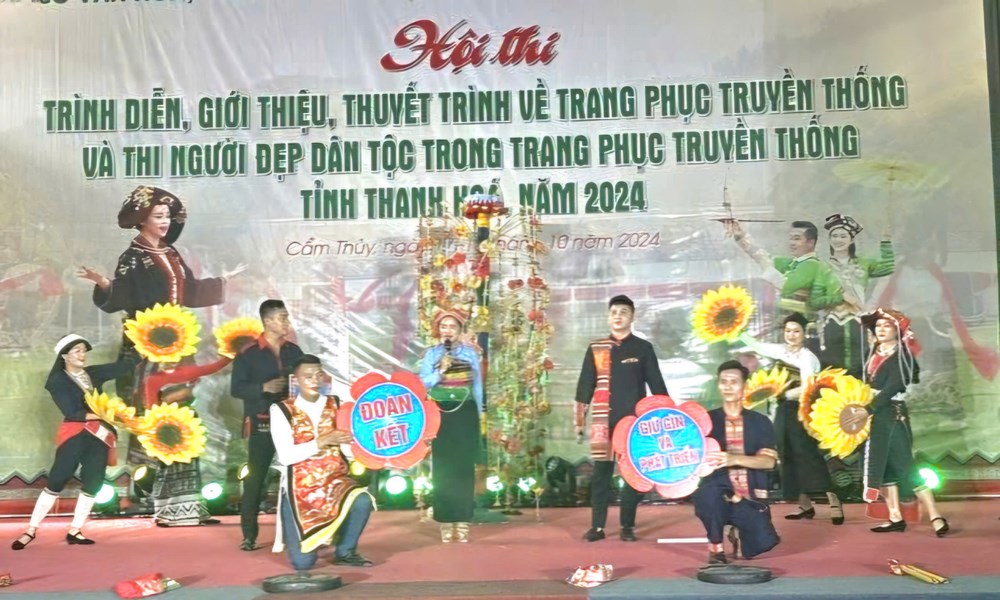  Hội thi trình diễn trang phục truyền thống các dân tộc thiểu số tỉnh Thanh Hoá - ảnh 2