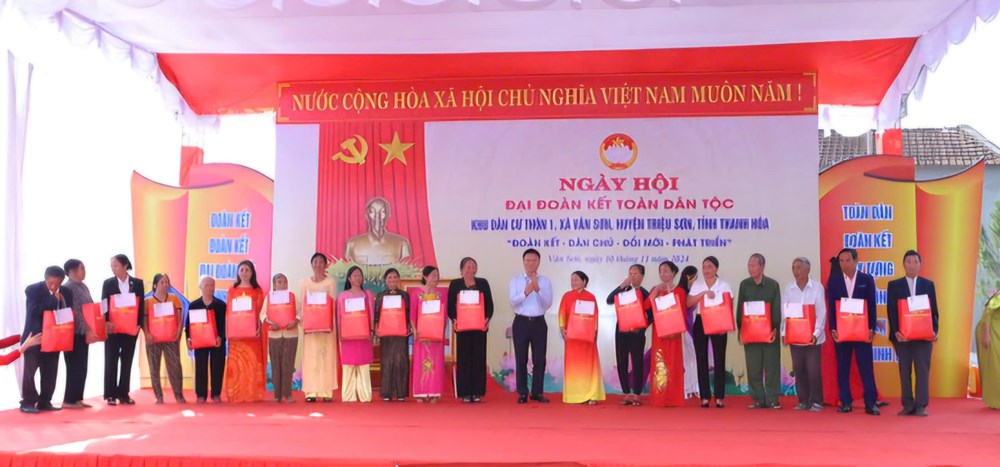 Phó Thủ tướng Lê Thành Long dự Ngày hội Đại đoàn kết toàn dân tộc tại Thanh Hoá - ảnh 4