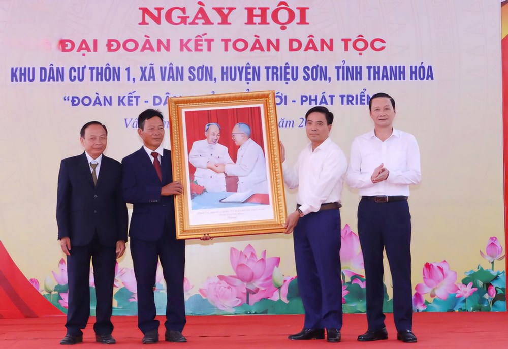 Phó Thủ tướng Lê Thành Long dự Ngày hội Đại đoàn kết toàn dân tộc tại Thanh Hoá - ảnh 6