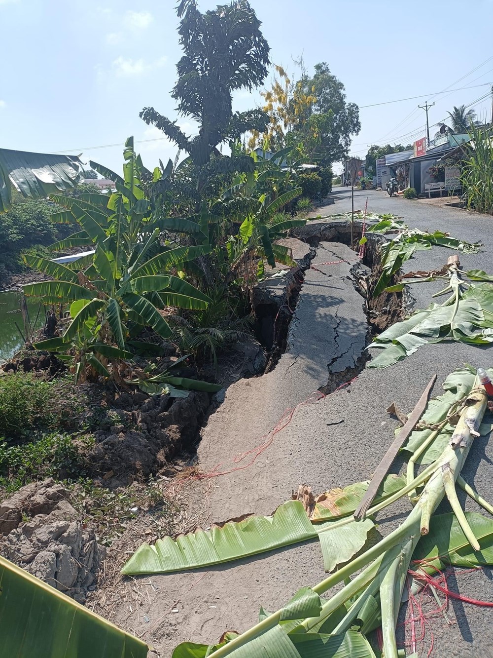Kiên Giang công bố tình huống khẩn cấp sạt lở đất sụt lún đất do hạn hán - ảnh 2