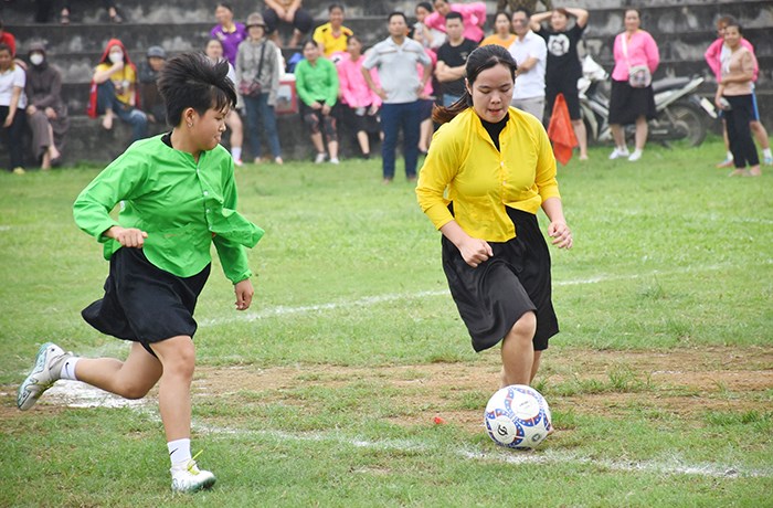 Độc đáo giải bóng đá nữ trang phục các dân tộc ở Lục Yên - ảnh 2