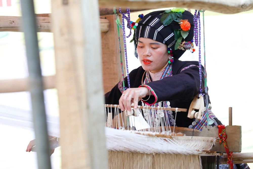 Nét độc đáo trong trang phục truyền thống dân tộc Lự ở Lai Châu - ảnh 5