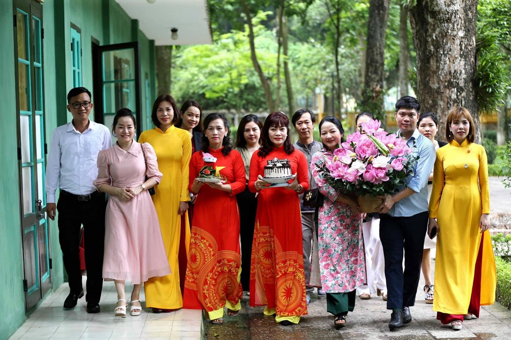 Hàng vạn người dân, khách quốc tế thăm Khu Di tích Chủ tịch Hồ Chí Minh tại Phủ Chủ tịch - ảnh 17
