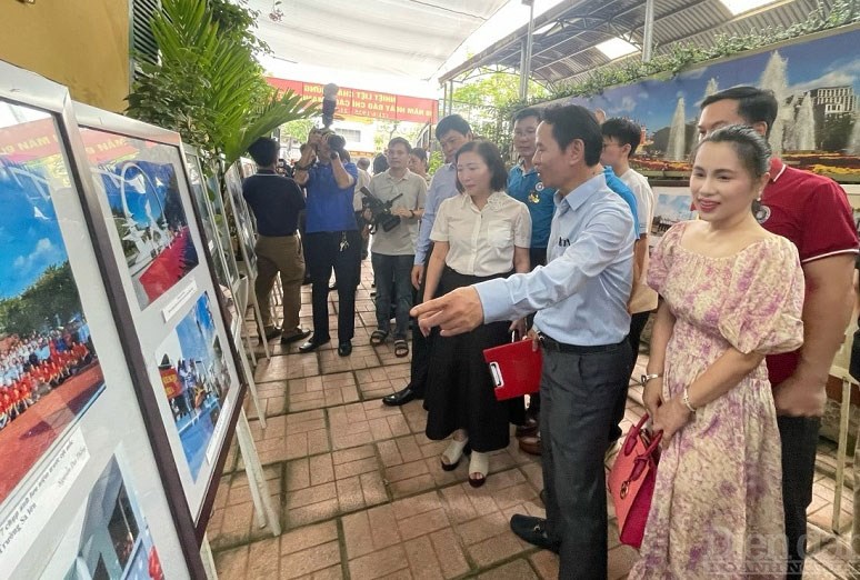 Trưng bày ảnh “Hải Phòng với Trường Sa – Trường Sa với Hải Phòng“ - ảnh 1