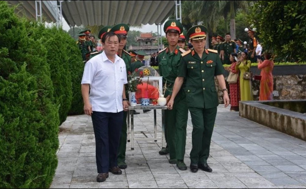 Truy điệu, an táng 12 hài cốt liệt sĩ quân tình nguyện Việt Nam hy sinh tại Lào - ảnh 1