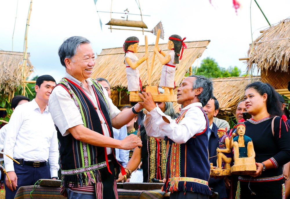 Văn hoá truyền thống của cộng đồng dân tộc vùng Tây Nguyên khoe sắc - ảnh 1