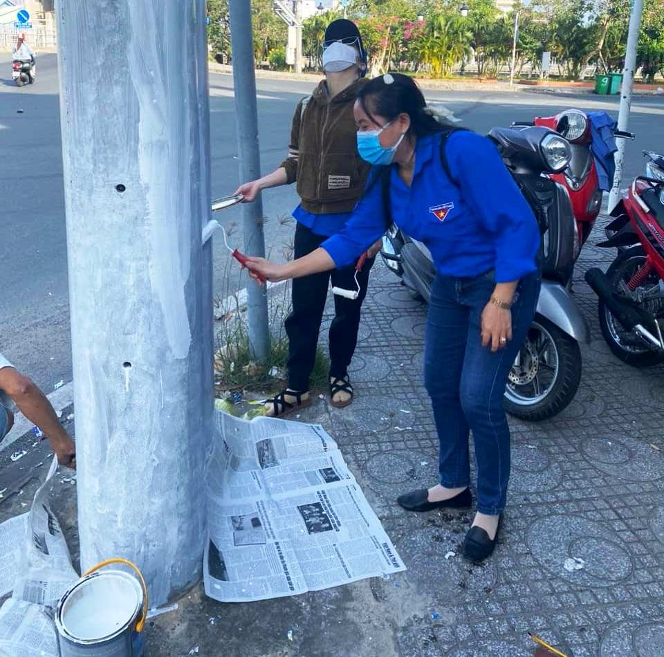 Lan tỏa phong trào vẽ hoa trên cột điện ở Kiên Giang  - ảnh 2