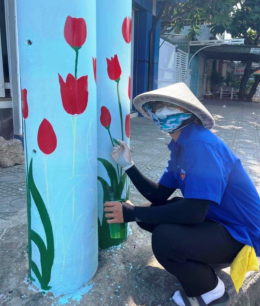 Lan tỏa phong trào vẽ hoa trên cột điện ở Kiên Giang  - ảnh 3