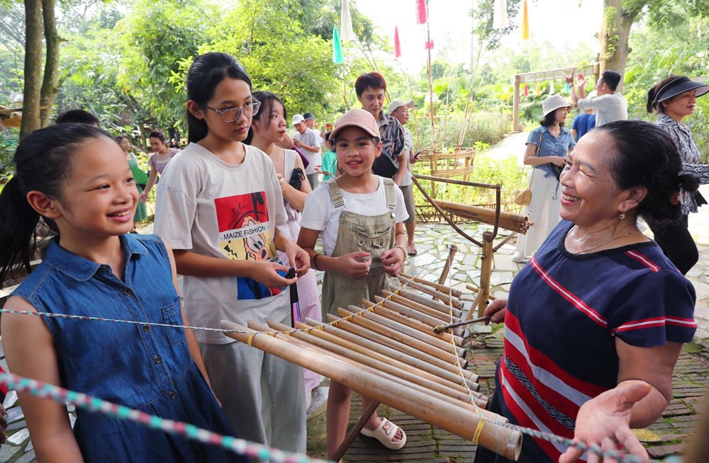 Người gìn giữ, quảng bá di sản văn hóa và đoàn kết cộng đồng trong  “Ngôi nhà chung” của cộng đồng 54 dân tộc Việt Nam - ảnh 10