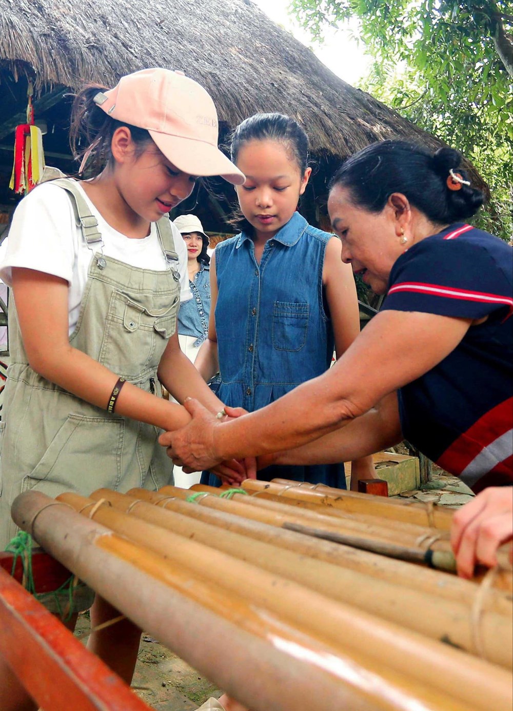 Người gìn giữ, quảng bá di sản văn hóa và đoàn kết cộng đồng trong  “Ngôi nhà chung” của cộng đồng 54 dân tộc Việt Nam - ảnh 11