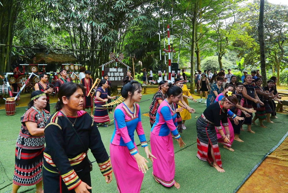 Người gìn giữ, quảng bá di sản văn hóa và đoàn kết cộng đồng trong  “Ngôi nhà chung” của cộng đồng 54 dân tộc Việt Nam - ảnh 12