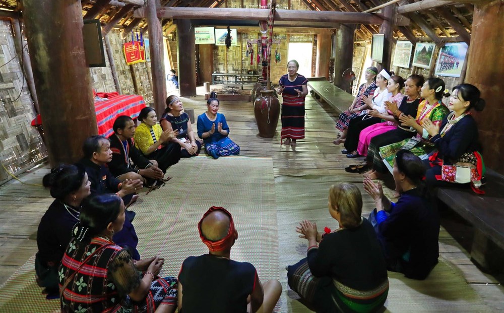 Người gìn giữ, quảng bá di sản văn hóa và đoàn kết cộng đồng trong  “Ngôi nhà chung” của cộng đồng 54 dân tộc Việt Nam - ảnh 2