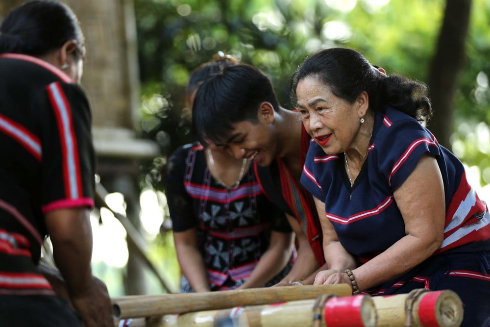 Người gìn giữ, quảng bá di sản văn hóa và đoàn kết cộng đồng trong  “Ngôi nhà chung” của cộng đồng 54 dân tộc Việt Nam - ảnh 4