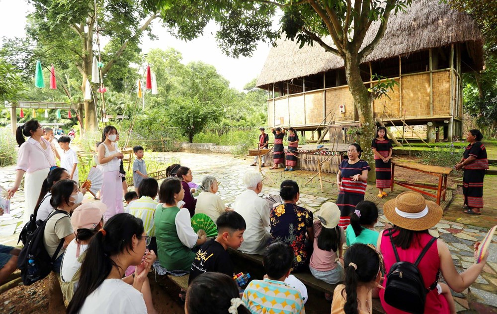 Người gìn giữ, quảng bá di sản văn hóa và đoàn kết cộng đồng trong  “Ngôi nhà chung” của cộng đồng 54 dân tộc Việt Nam - ảnh 6