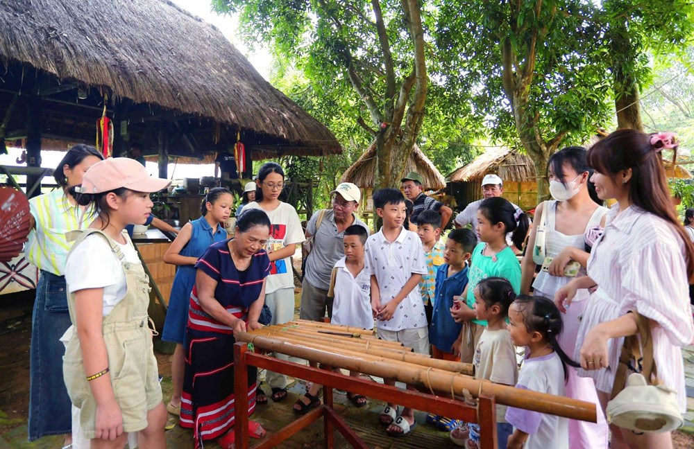 Người gìn giữ, quảng bá di sản văn hóa và đoàn kết cộng đồng trong  “Ngôi nhà chung” của cộng đồng 54 dân tộc Việt Nam - ảnh 7