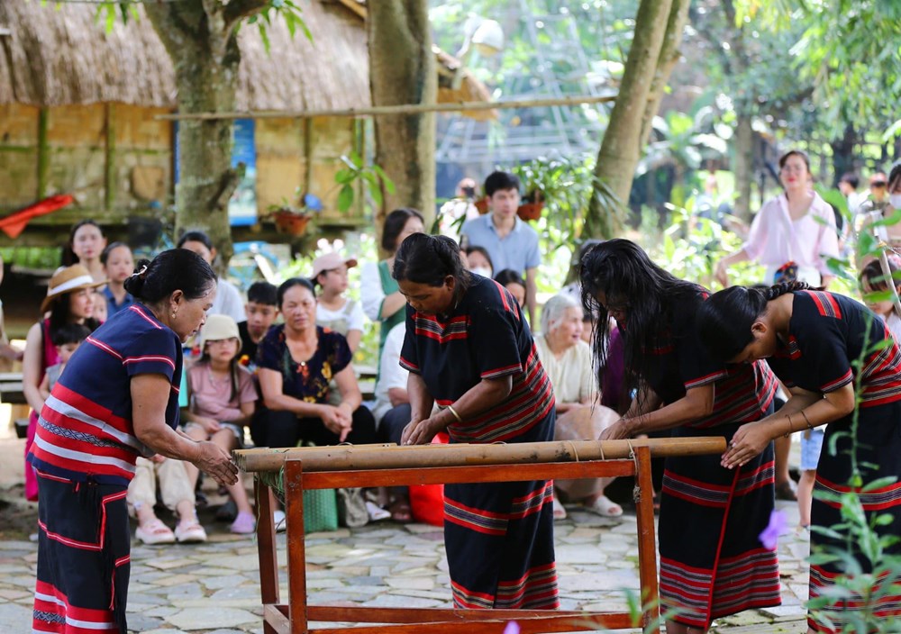 Người gìn giữ, quảng bá di sản văn hóa và đoàn kết cộng đồng trong  “Ngôi nhà chung” của cộng đồng 54 dân tộc Việt Nam - ảnh 8