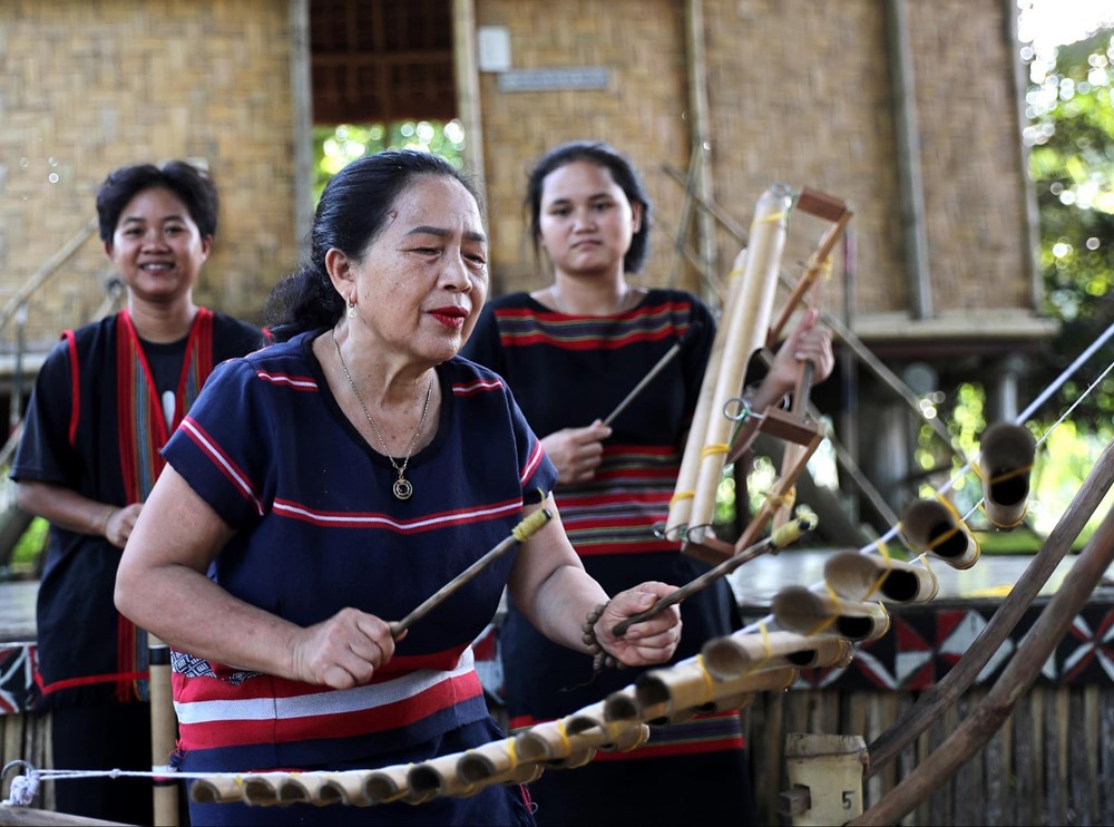 Người gìn giữ, quảng bá di sản văn hóa và đoàn kết cộng đồng trong  “Ngôi nhà chung” của cộng đồng 54 dân tộc Việt Nam - ảnh 9