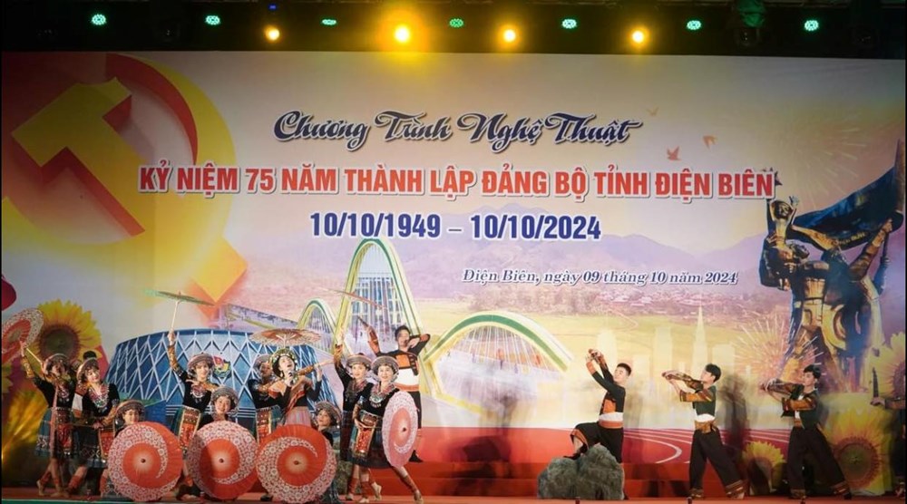 Đặc sắc chương trình nghệ thuật “Đảng niềm tin sáng mãi”  - ảnh 4